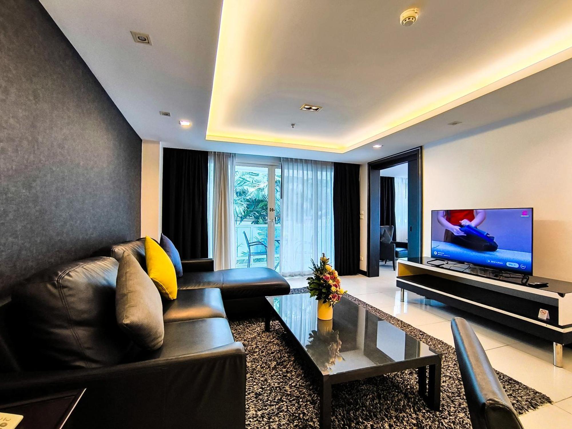 Nova Suites Pattaya By Compass Hospitality Bagian luar foto