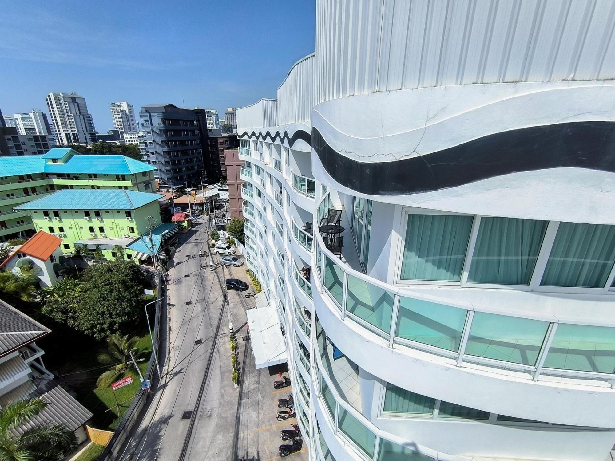 Nova Suites Pattaya By Compass Hospitality Bagian luar foto